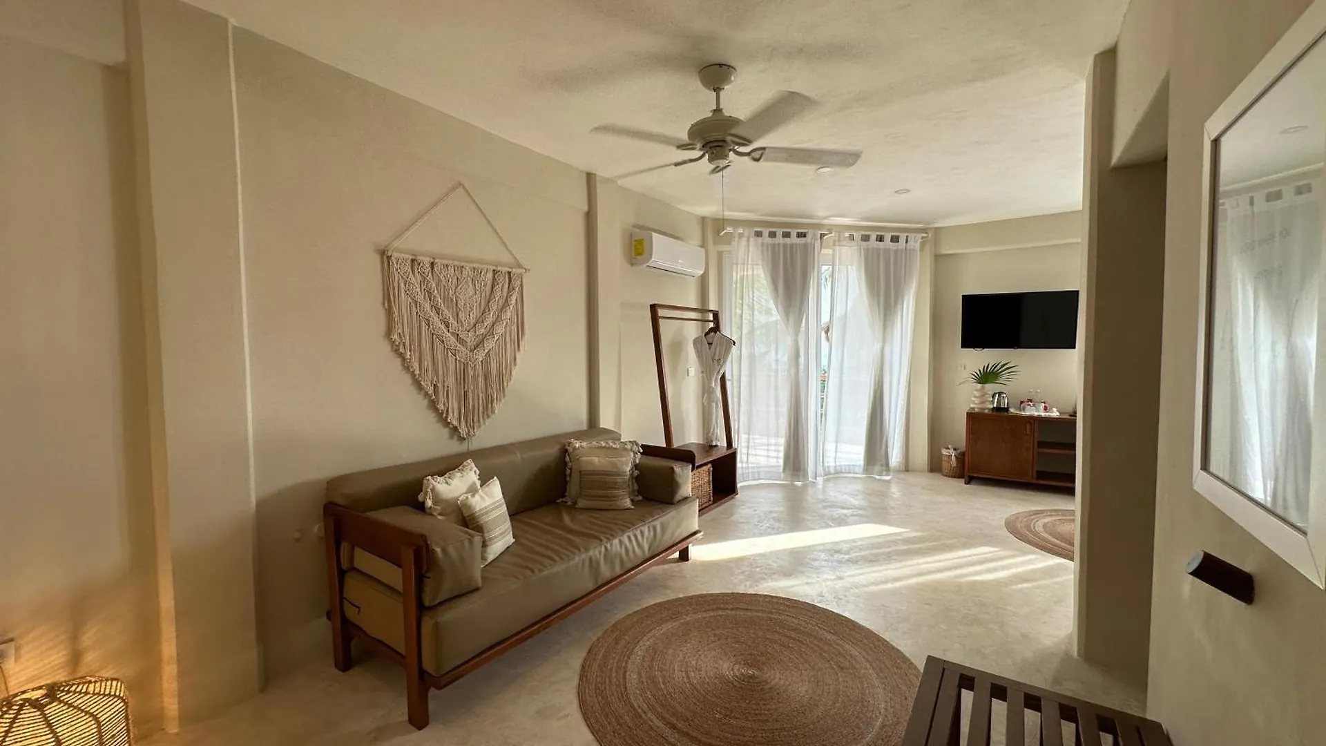 ***  Noah Beach Hotel & Suites Mahahual Mexico